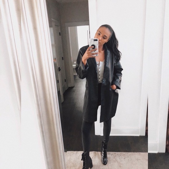 Meet your Posher, Tia! - Picture 1 of 6